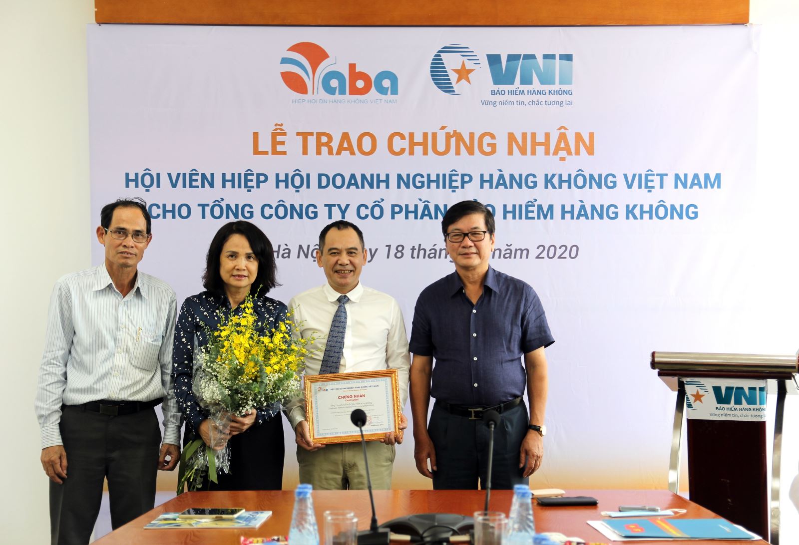 HIỆP HỘI DOANH NGHIỆP HÀNG KHÔNG VIỆT NAM TRAO CHỨNG NHẬN HỘI VIÊN CHO VNI 1